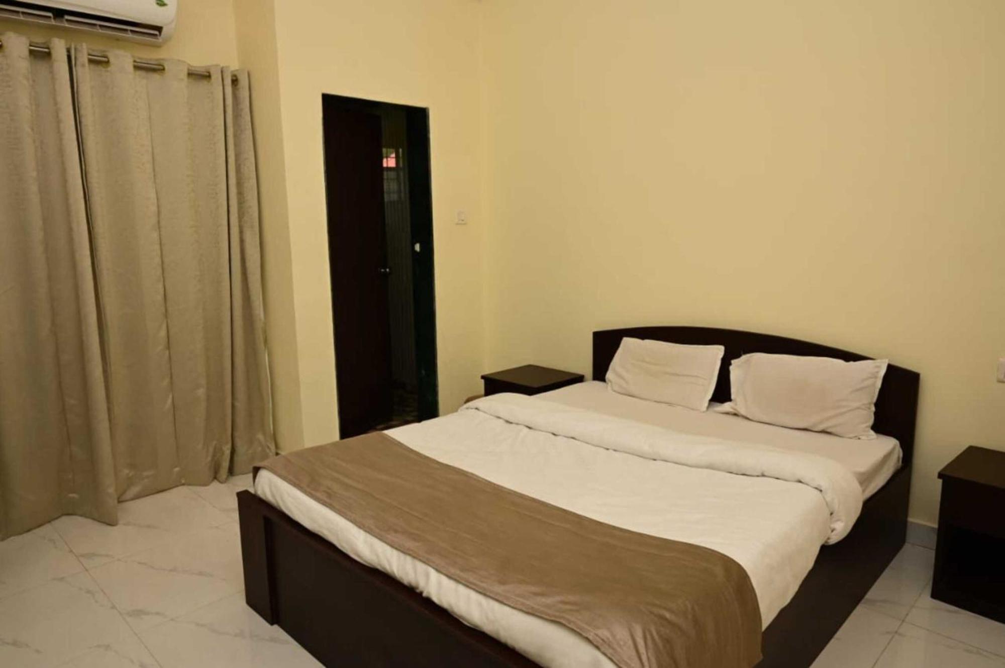 Wada Chirebandi Hotel Gimvi Exterior foto
